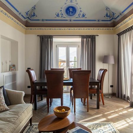 Lake Como, Beautiful Palazzo apartment, lake view Menaggio Extérieur photo
