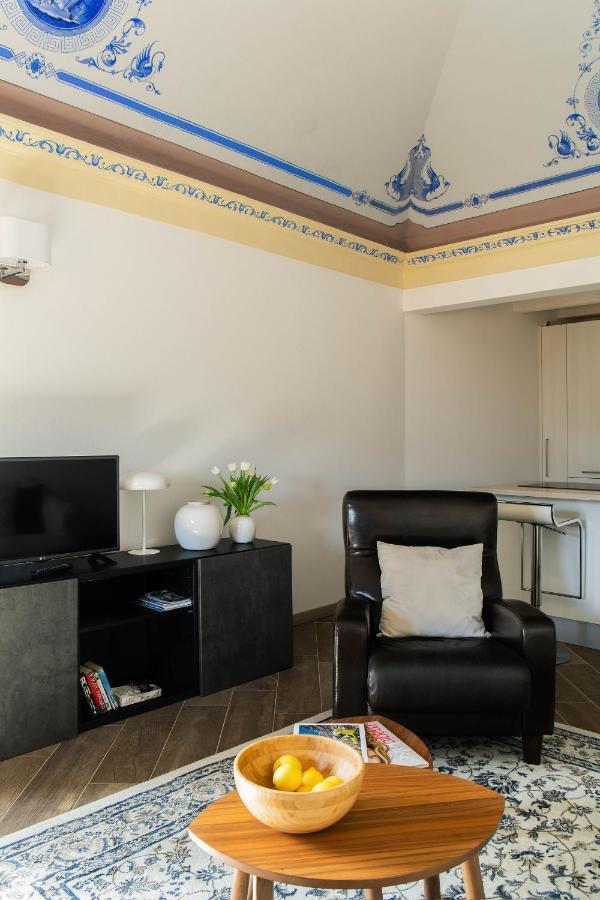 Lake Como, Beautiful Palazzo apartment, lake view Menaggio Extérieur photo
