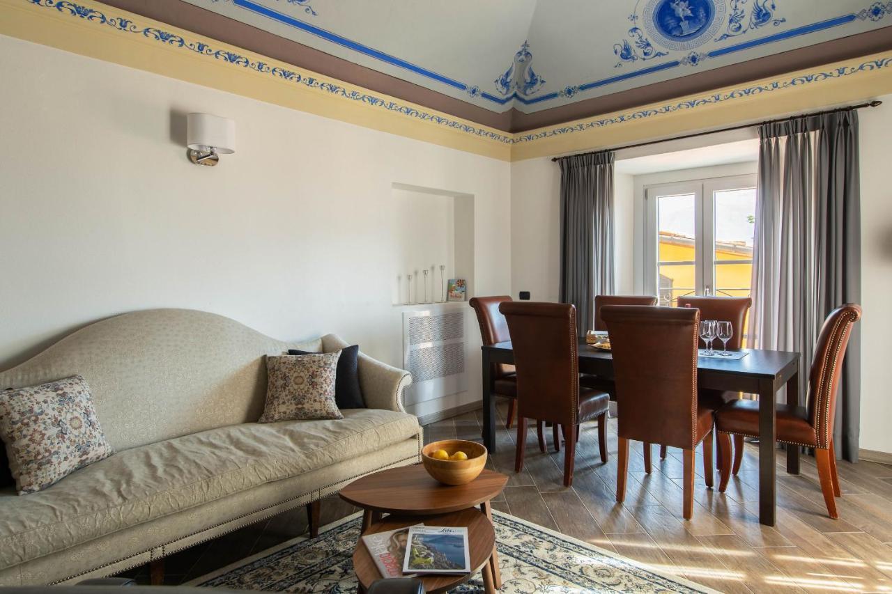 Lake Como, Beautiful Palazzo apartment, lake view Menaggio Extérieur photo