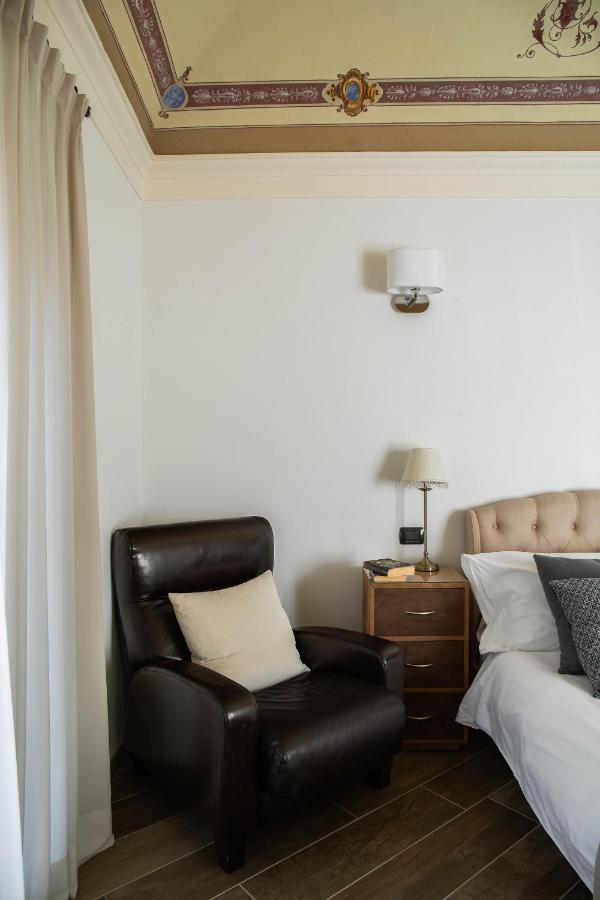 Lake Como, Beautiful Palazzo apartment, lake view Menaggio Extérieur photo
