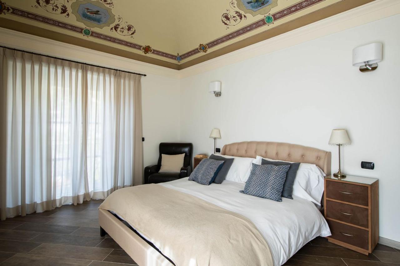Lake Como, Beautiful Palazzo apartment, lake view Menaggio Extérieur photo