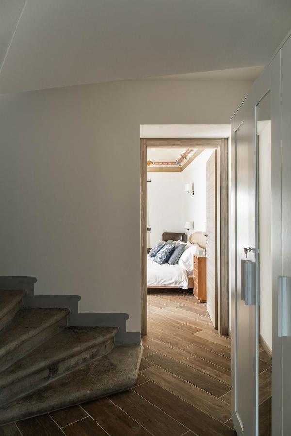 Lake Como, Beautiful Palazzo apartment, lake view Menaggio Extérieur photo